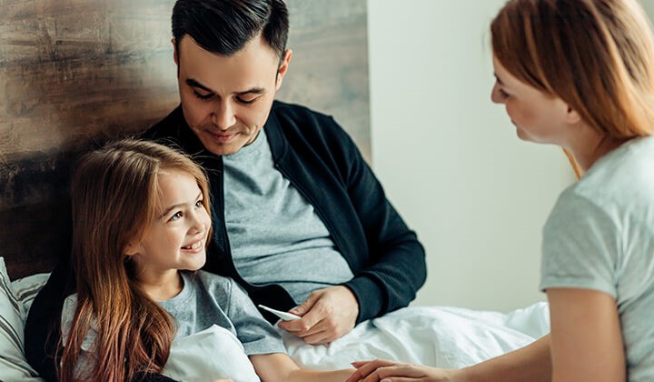 Familie am Bett Familie am Bett